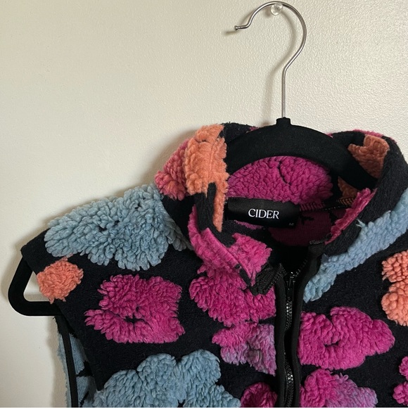 Turtle Neck Floral Pattern Zipper Vest - Picture 2 of 4